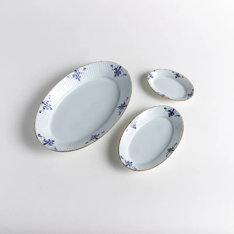 Floral Leaves: Three-Piece Ridged Oval Plate Set